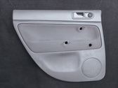 Moldura del tarjetero de la puerta trasera