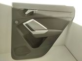 Moldura del tarjetero de la puerta trasera