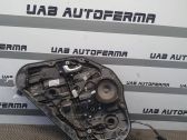Rear window lifting mechanism without motor