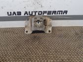 Engine mount bracket