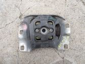 Gearbox mounting bracket