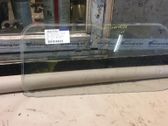 Moulures des vitres de la porte avant