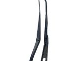 Front wiper blade arm