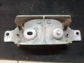Engine mounting bracket