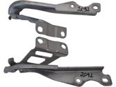Engine bonnet/hood hinges