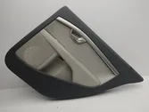Moldura del tarjetero de la puerta trasera