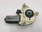 Motor del regulador de la ventanilla de la puerta delantera