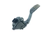 Accelerator throttle pedal