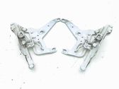 Engine bonnet/hood hinges