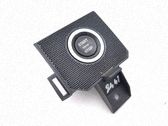 Bouton poussoir de démarrage du moteur