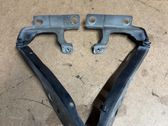 Engine bonnet/hood hinges