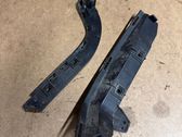 Rear bumper mounting bracket