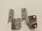 Engine bonnet/hood hinges