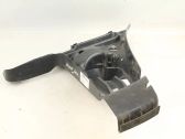 Bumper support mounting bracket corner