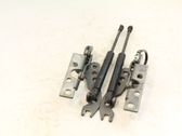 Engine bonnet/hood hinges