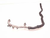 Tuyau de liquide de refroidissement moteur