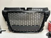 Front bumper upper radiator grill