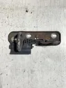 Dzinēja pārsega slēdzenes cilpa