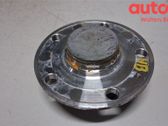 Rear wheel bearing hub