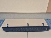 Side skirt front trim