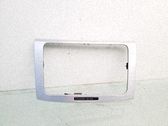 Moldura de la unidad delantera de radio/GPS