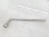 Llave de tuercas de rueda
