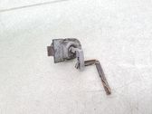 Cerradura de puerta delantera (junto a la manecilla)