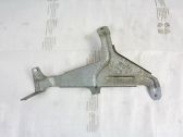 Rear bumper mounting bracket