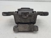 Engine mount bracket