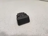 Cimdu kastes atvēršanas poga