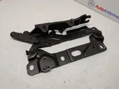 Engine bonnet/hood hinges