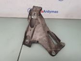 Engine mounting bracket