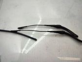 Windshield/front glass wiper blade