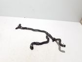 Tuyau de liquide de refroidissement moteur