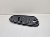 Autres éléments de garniture porte avant