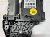Motor del regulador de la ventanilla de la puerta delantera