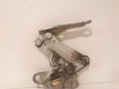 Engine bonnet/hood hinges
