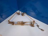 Tringlerie et moteur d'essuie-glace avant