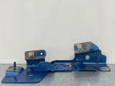 Engine bonnet/hood hinges