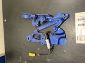 Engine bonnet/hood hinges
