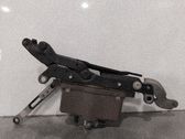 Engine bonnet/hood hinges