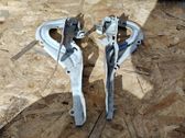 Engine bonnet/hood hinges