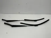 Windshield/front glass wiper blade