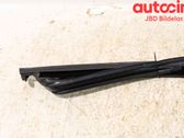 Front door windshield rail