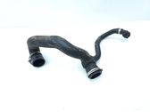 Tuyau de liquide de refroidissement moteur