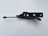 Engine bonnet/hood hinges