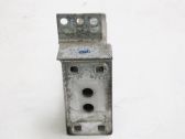 Front bumper mounting bracket