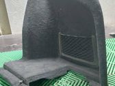 Нижний отделочный щит бока багажника
