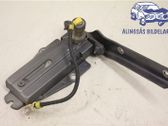 Engine bonnet/hood hinges