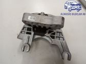 Engine mounting bracket